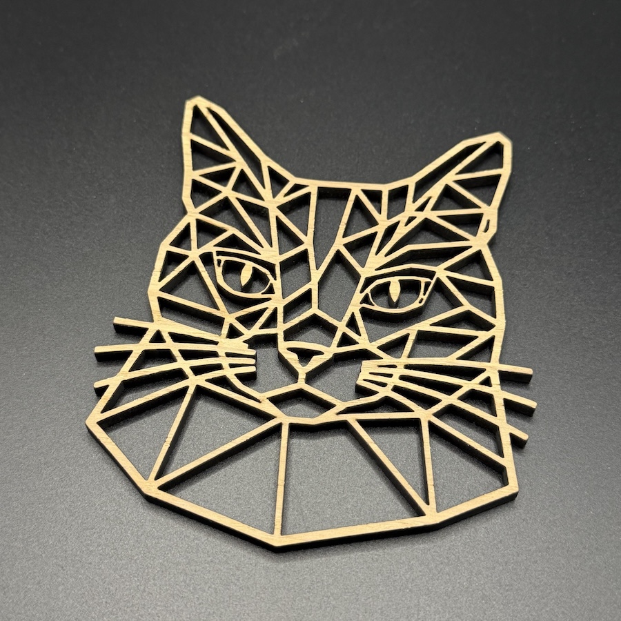 Geometrische kat eiken